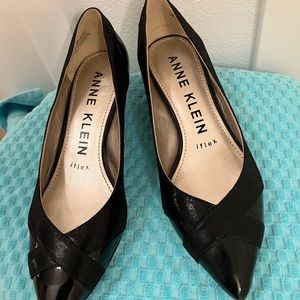 Anne Klein i flex black patten leather & snake skin style pumps,ex cond, sz 6M